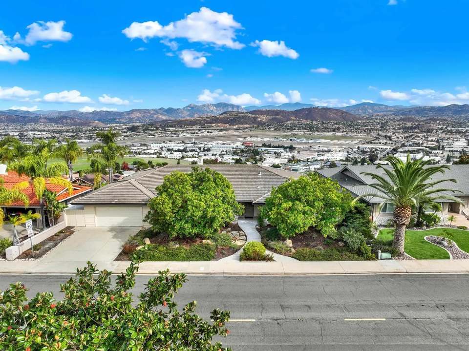 commercial laundry service in El Cajon