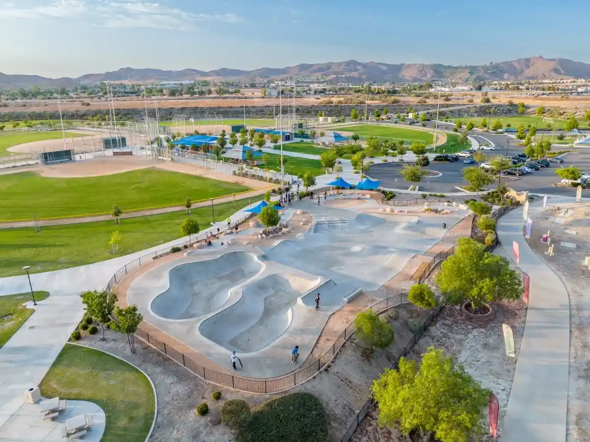 Laundry pickup and delivery in Lake Elsinore - Lake Elsinore