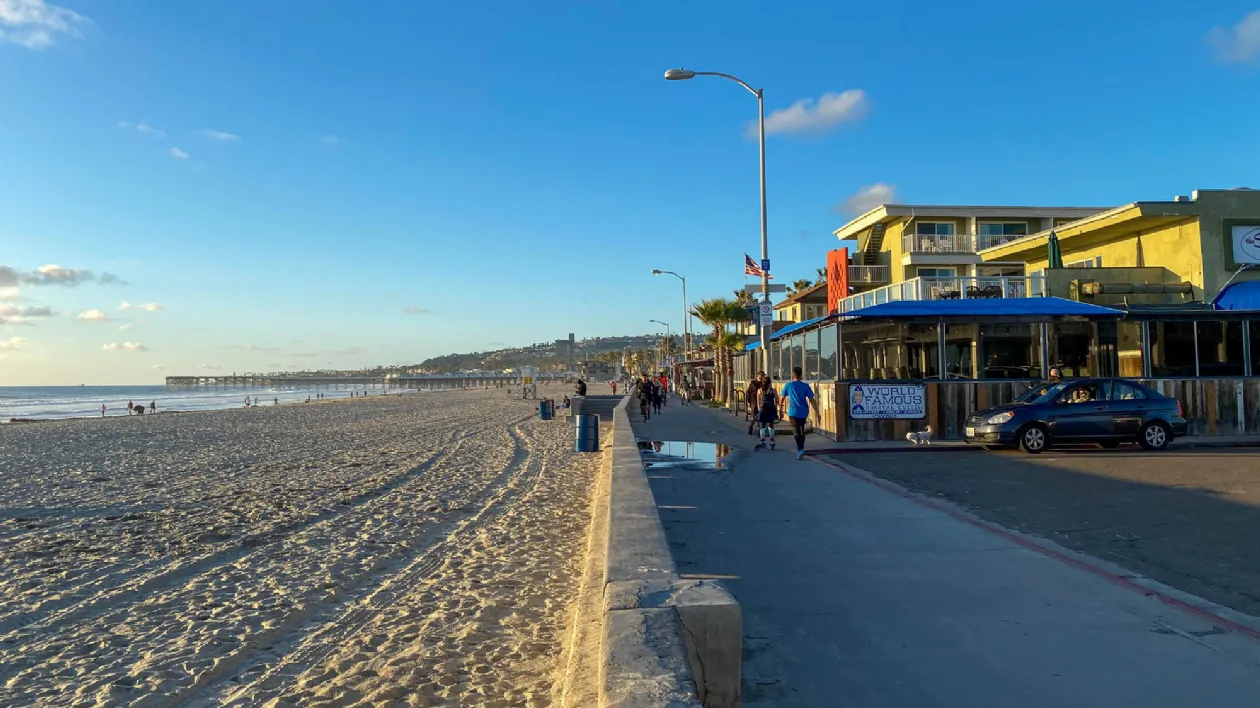 Laundry pickup and delivery in Pacific Beach-boardwalk-next-to-world-famous-restaurant--in-pacific-beach