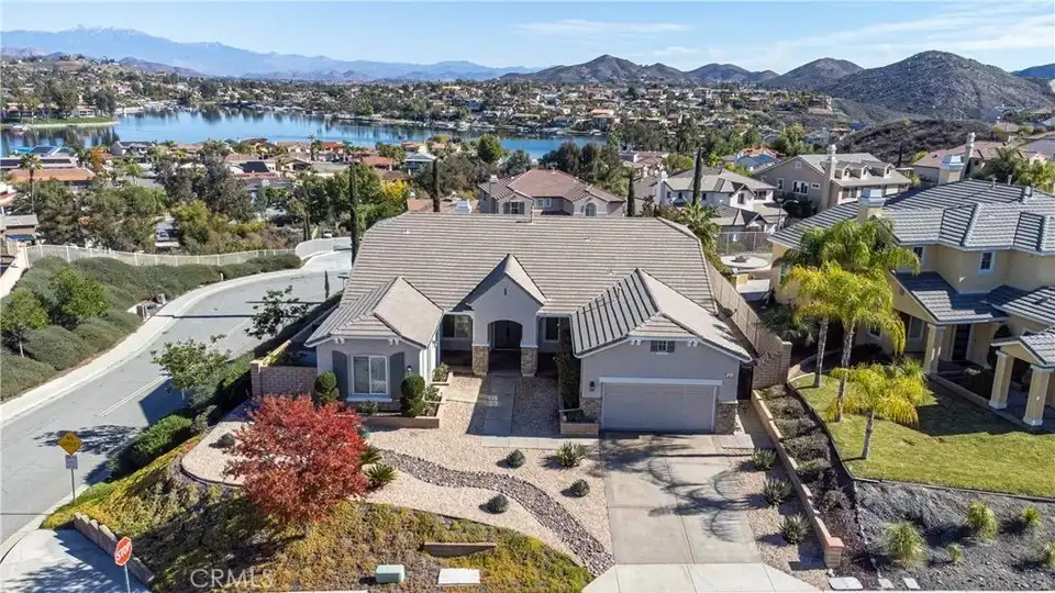 Wash and fold in Lake Elsinore - area view of Lake Elsinore